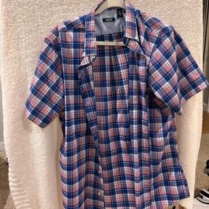 Men’s Izod medium dress shirt